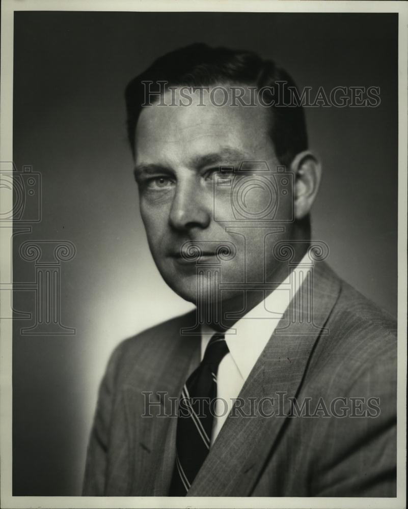 1953 Press Photo Sylvania Electric Products Inc Treasurer Walter Seibert - Historic Images