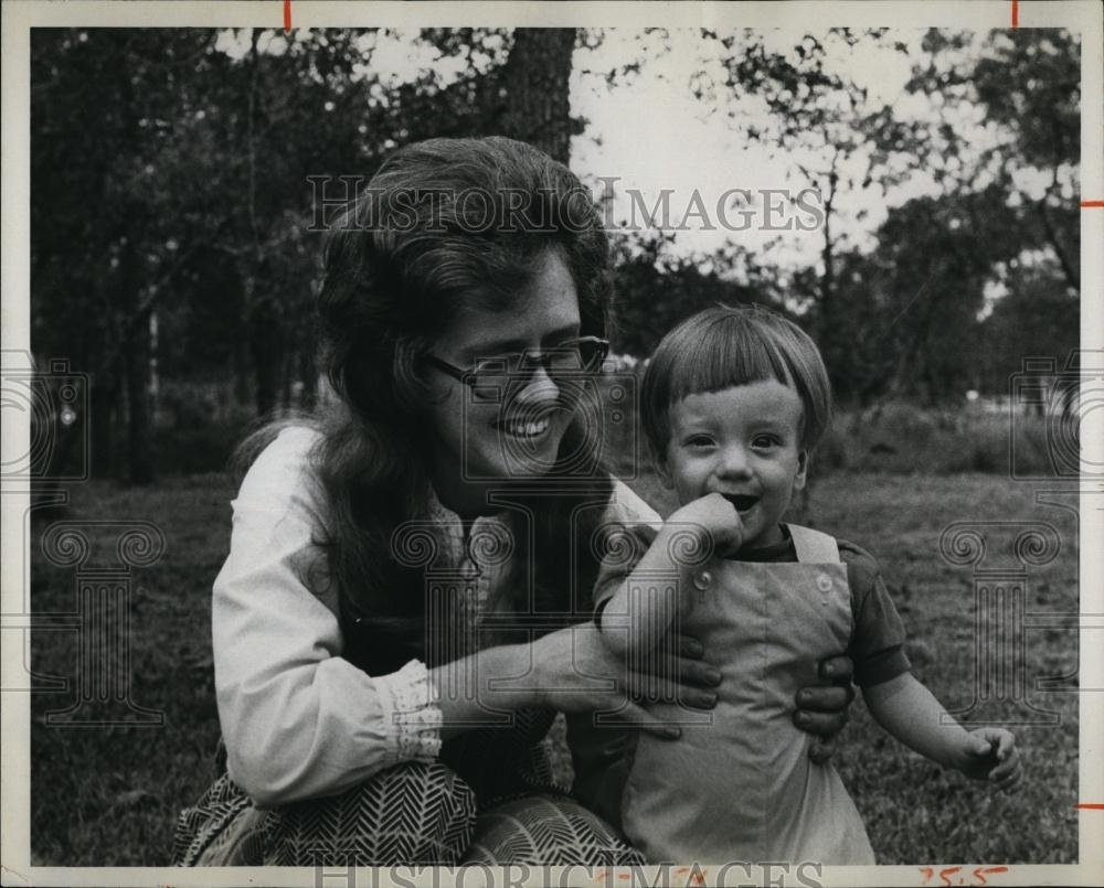 1976 Press Photo Mary Tirpak, Kelly Michael Tirpak, Adopted Special Need Child - Historic Images