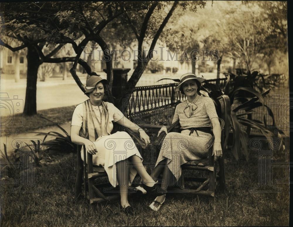 Press Photo Mrs Sallie Mae Willson, Mrs George Walker - RSL95877 - Historic Images