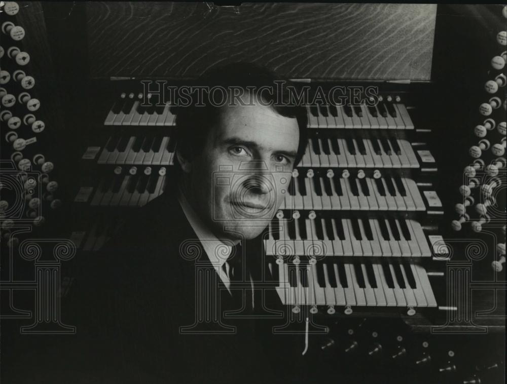 Press Photo English Organist, Conductor and Composer Simon Preston - RSL39343 - Historic Images