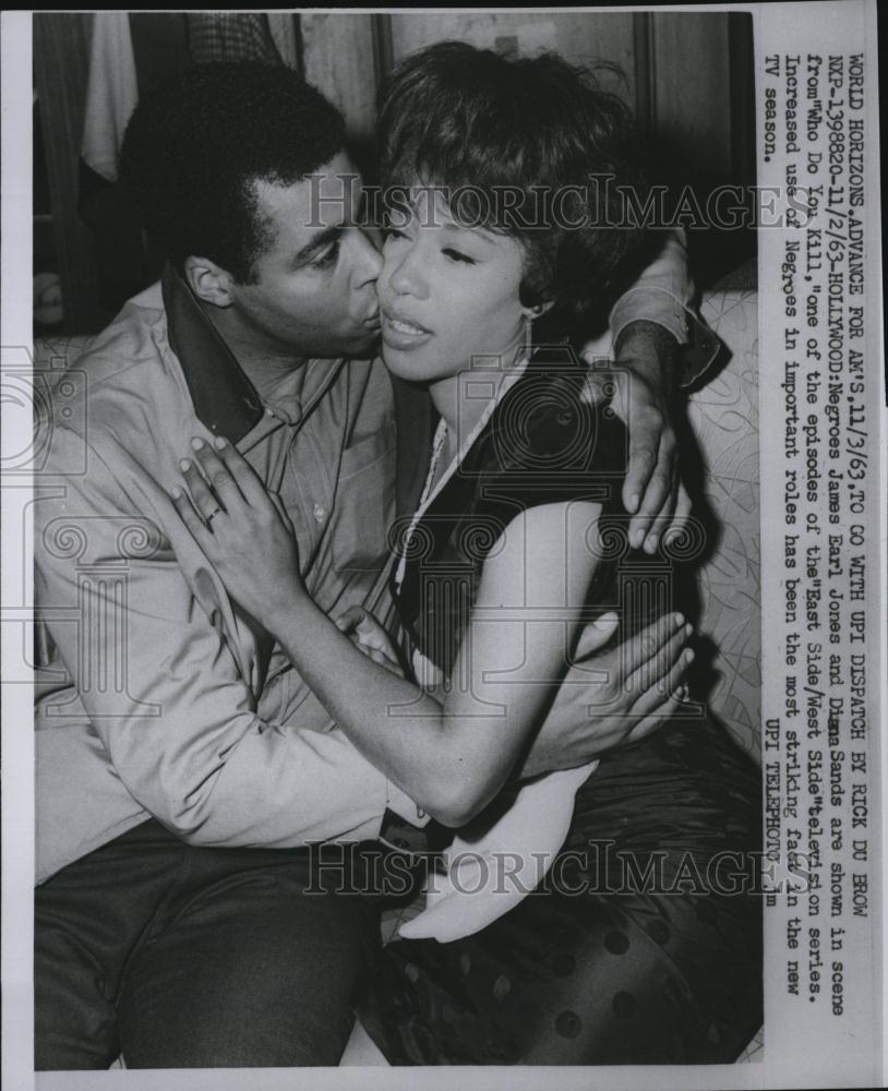 1963 Press Photo Actor James Earl Jones, Diana Sands In Who Do You Kill - Historic Images