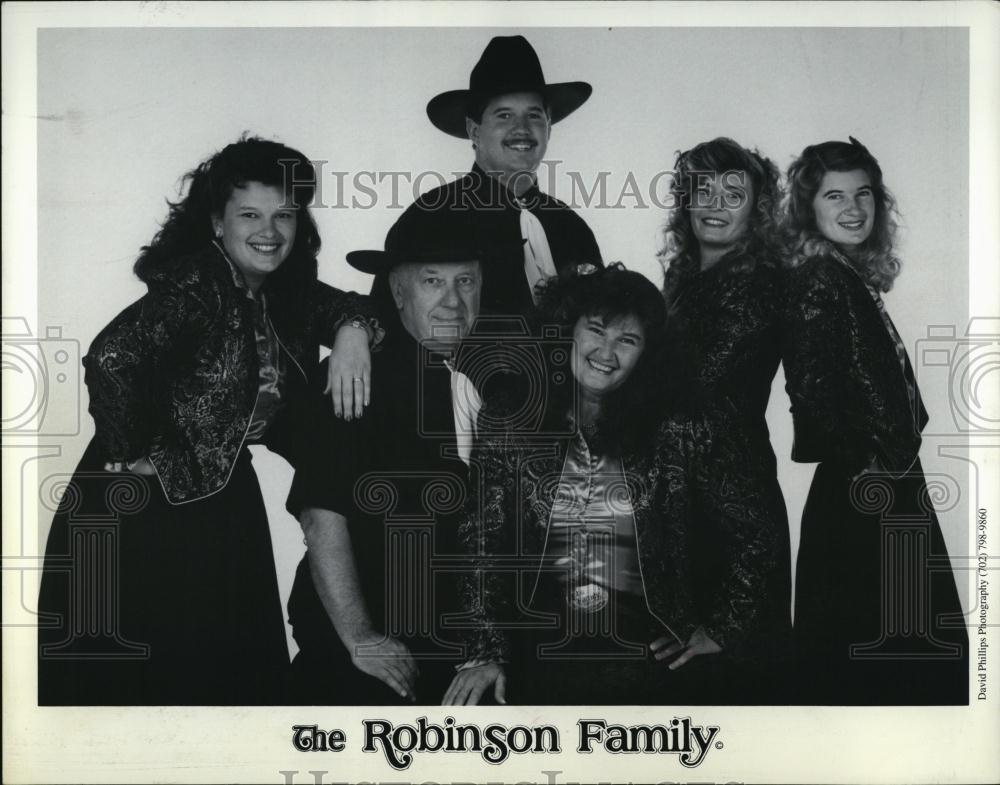 1998 Press Photo The Robinson Family, country musicians - RSL08277 - Historic Images