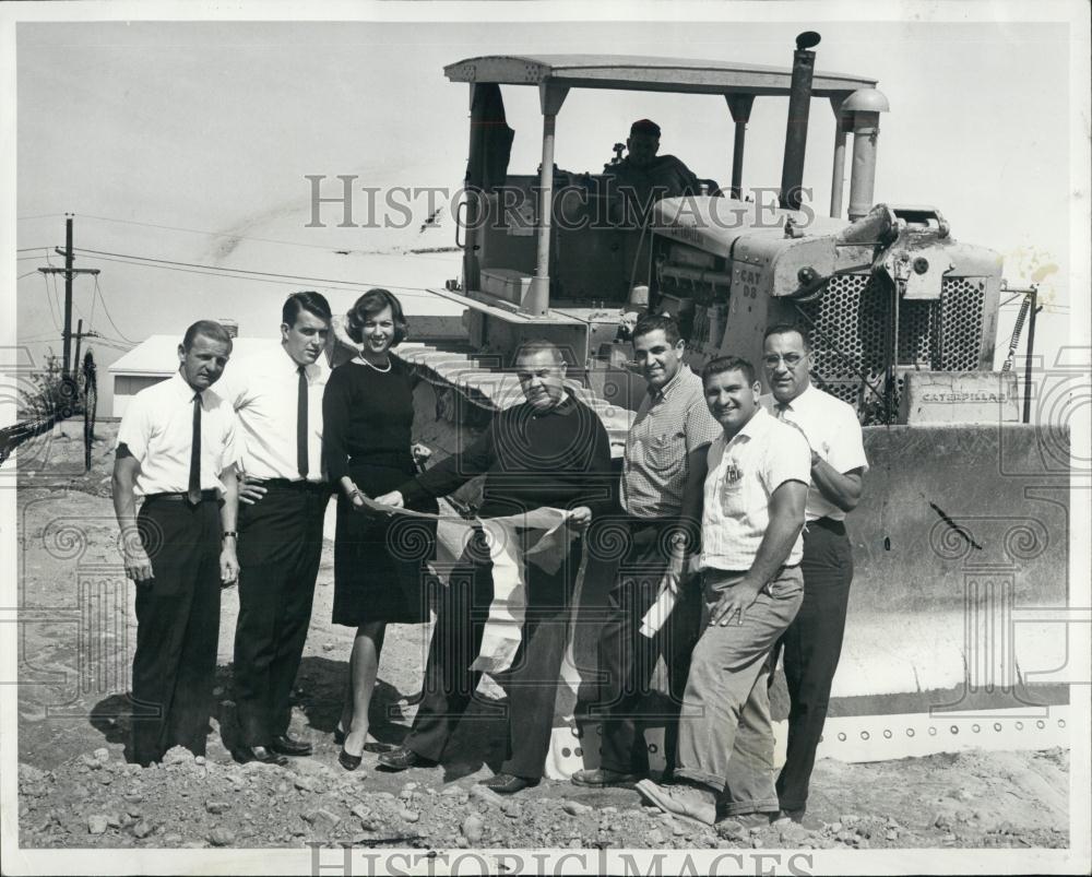 1961 Press Photo Realtor Martin Cerel At Ground Breaking With Frank D&#39;Annoljo - Historic Images