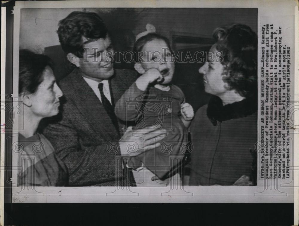 1962 Press Photo Edward Kennedy, Mrs Robert F Kennedy, Gabriele Lohmann - Historic Images