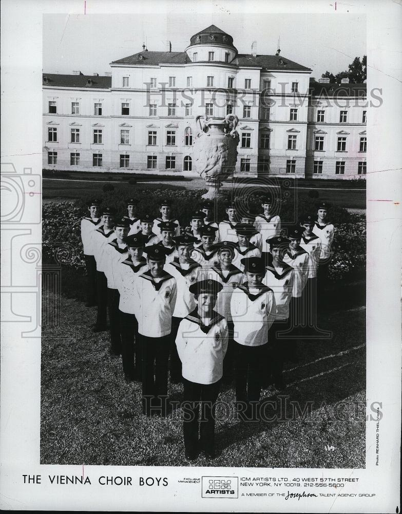 1991 Press Photo Popular Musicians The Vienna Choir Boys At Symphony Hall - Historic Images