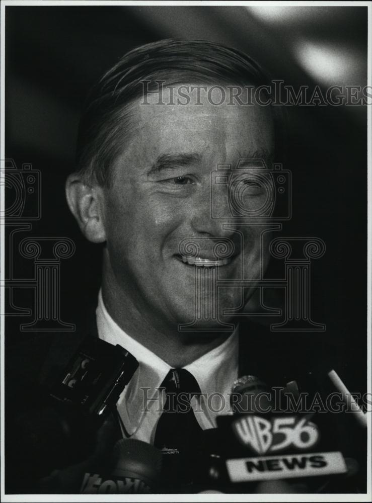 1997 Press Photo Governor William Weld at Press Conference - RSL43167 - Historic Images