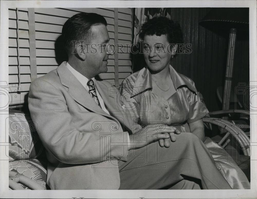 1952 Press Photo Admiral H J Tiedemann And Wife Relax - RSL97829 - Historic Images