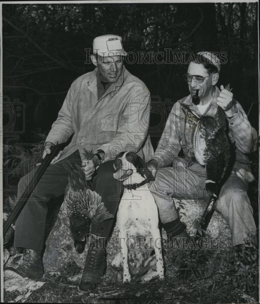 1967 Press Photo Mass Lt Gov Frank Sargent &amp; Frank Woolner on a phesant hunt - Historic Images