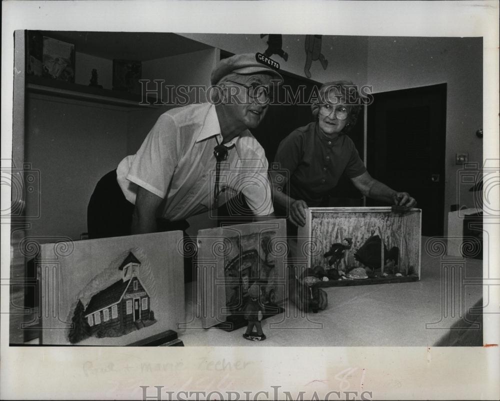 1983 Press Photo Paul and Marie Zecher put on their puppet for story telling - Historic Images