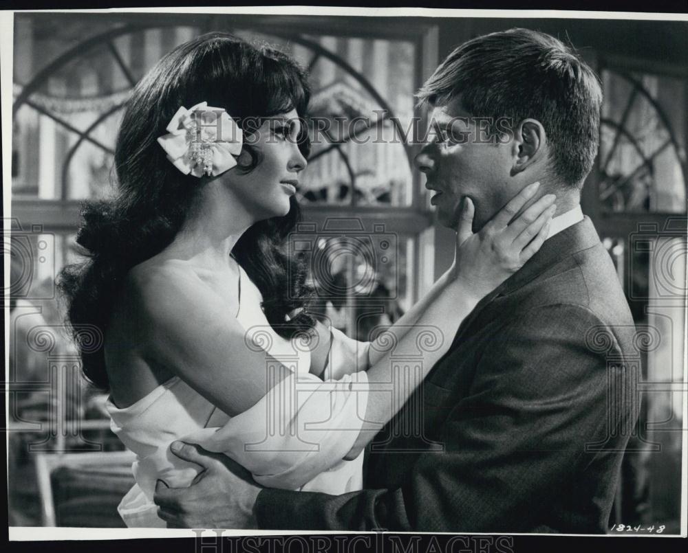 1965 Press Photo Anjanette Comer & Robert Morse star in "Quick Before, It Melts" - Historic Images