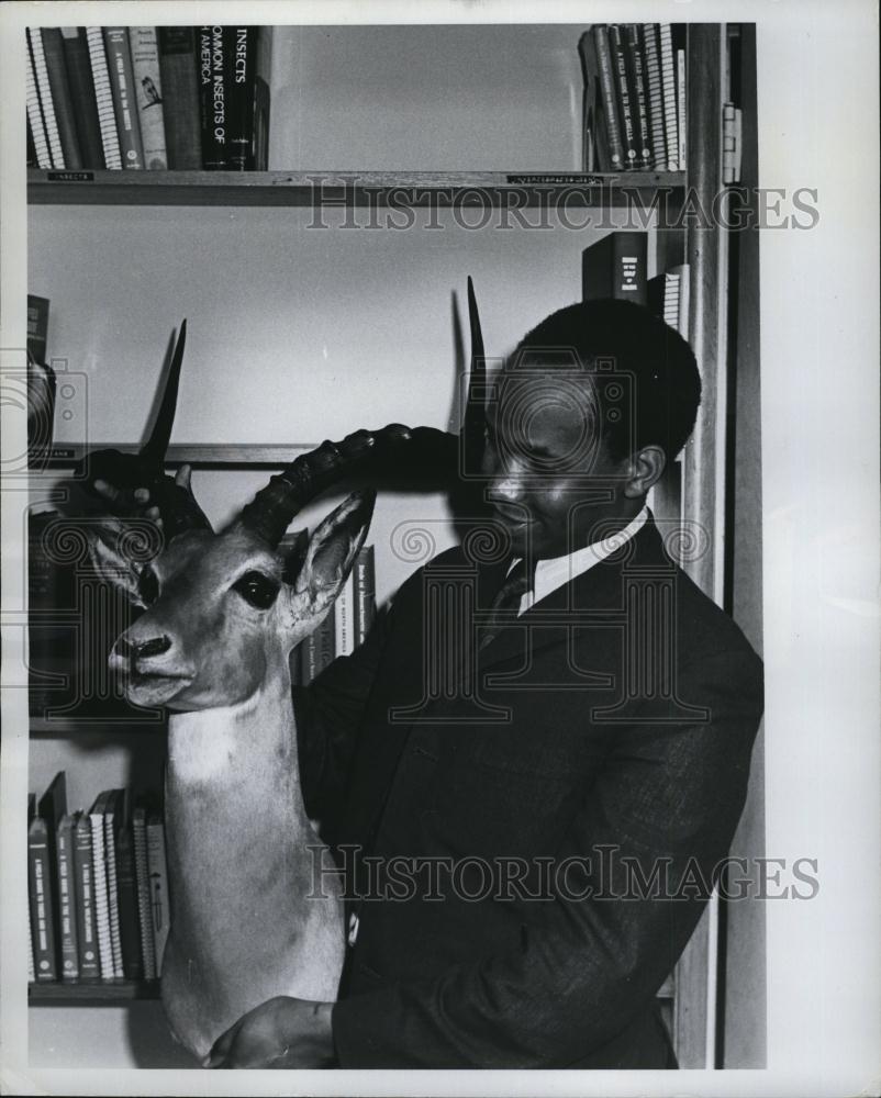 1973 Press Photo James Maikweki, National Museums Of Kenya In Nairobi - Historic Images