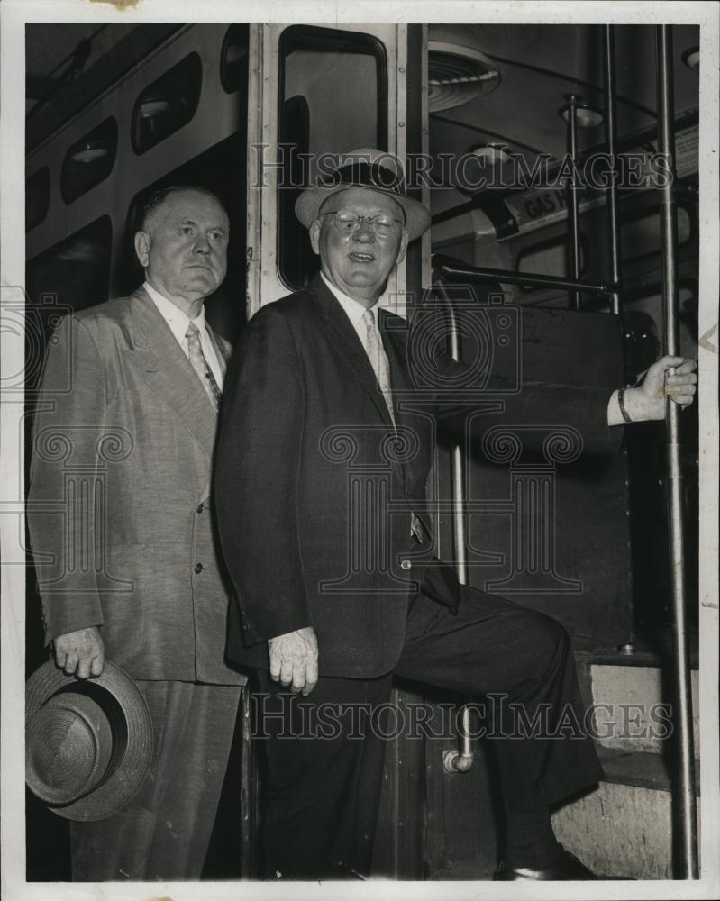 1959 Press Photo Mayor John Hines &amp; Steve McCloskey Labor Relations Commissioner - Historic Images