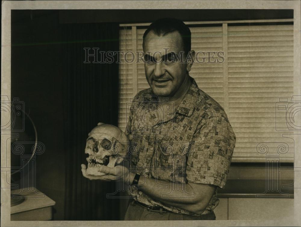 1960 Press Photo Edgar Evans TV teacher - RSL96335 - Historic Images