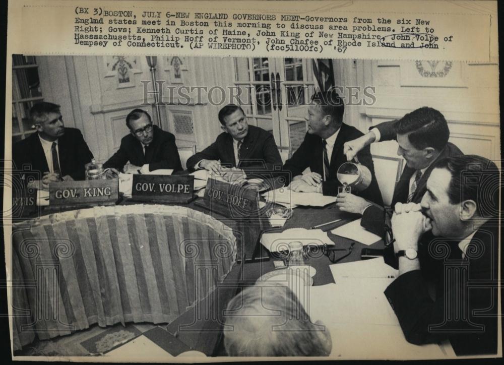 1967 Press Photo Governor&#39;s Meeting John Volpe Present with Others - RSL40357 - Historic Images