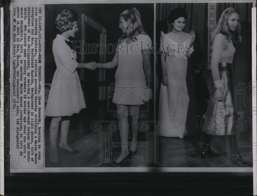 1970 Press Photo Mrs Joan Kennedy Trying in Clothes - RSL99971 - Historic Images