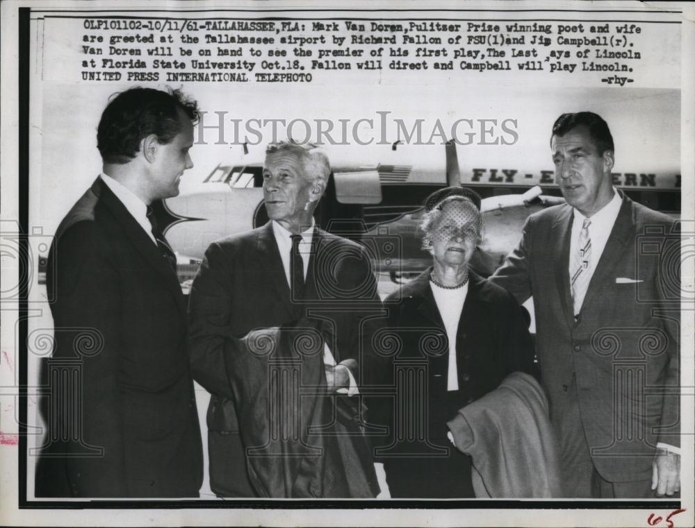 1961 Press Photo Mrs &amp; Mark Van Doran, Pulitzer Prize, R Fallon,J Campbell, - Historic Images