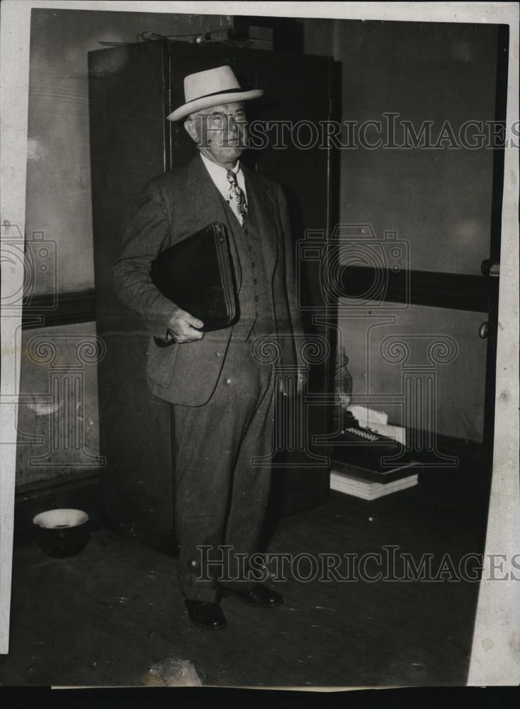 1948 Press Photo Witness N Clark Of New England Phone Company At Chelsea Court - Historic Images