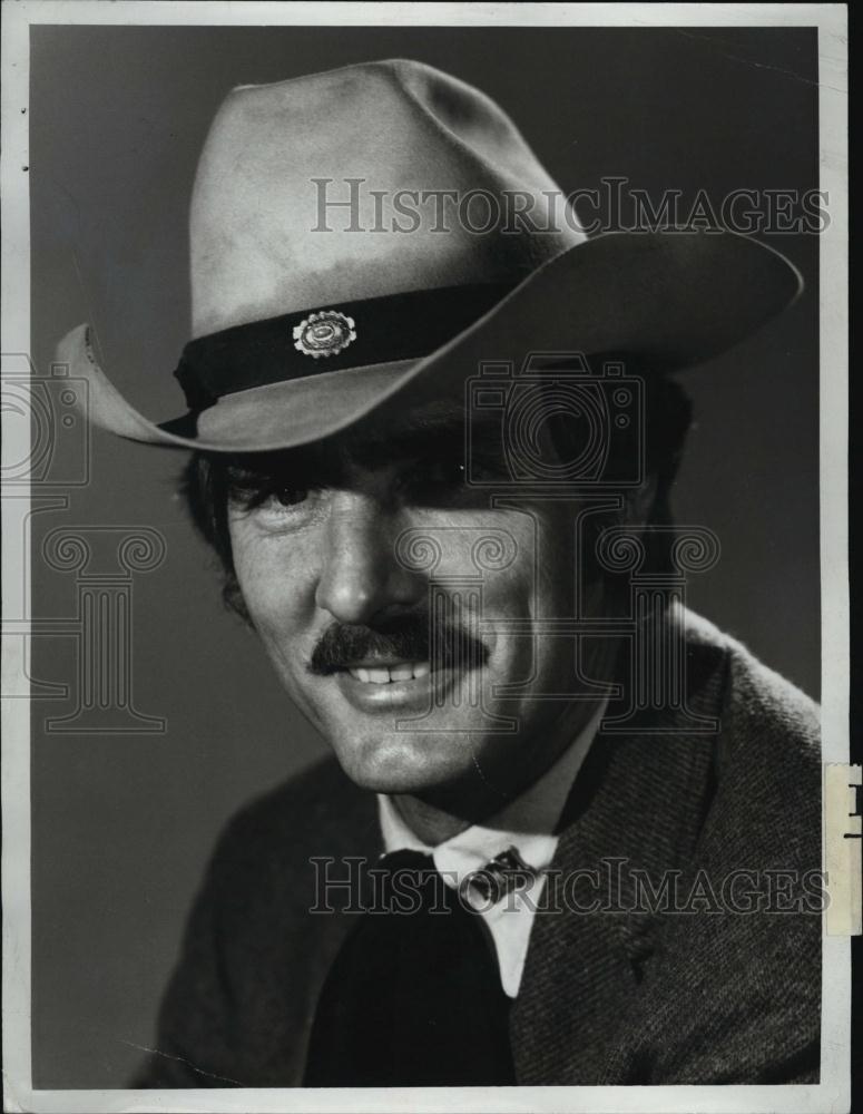 1972 Press Photo McCloud Television Series Actor Dennis Weaver Portrait - Historic Images