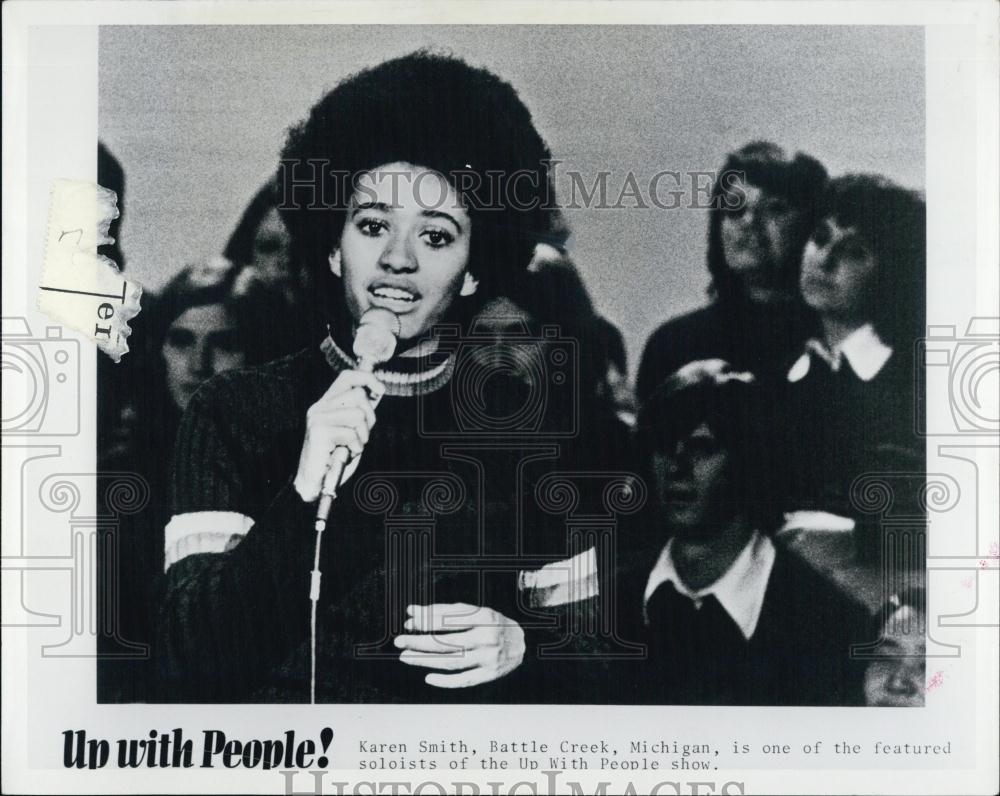 1973 Press Photo Karen Smith sings on &quot;Up with People&quot; - RSL04901 - Historic Images