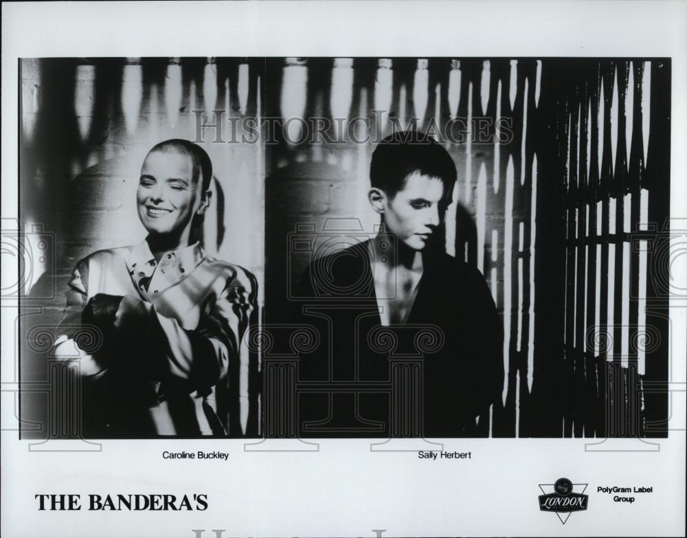 Press Photo Female Singing Duo &quot;The Bandera&#39;s&quot; - RSL39359 - Historic Images