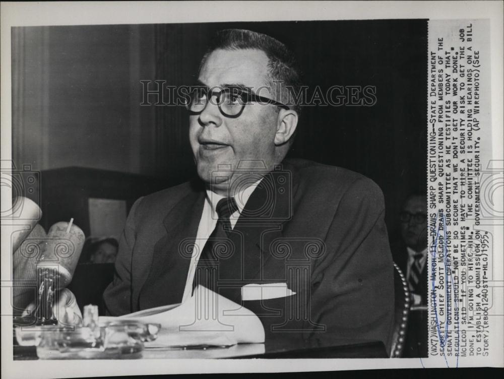 1955 Press Photo Security Chief Scott McLeod Senate Goverment Operation Hearing - Historic Images