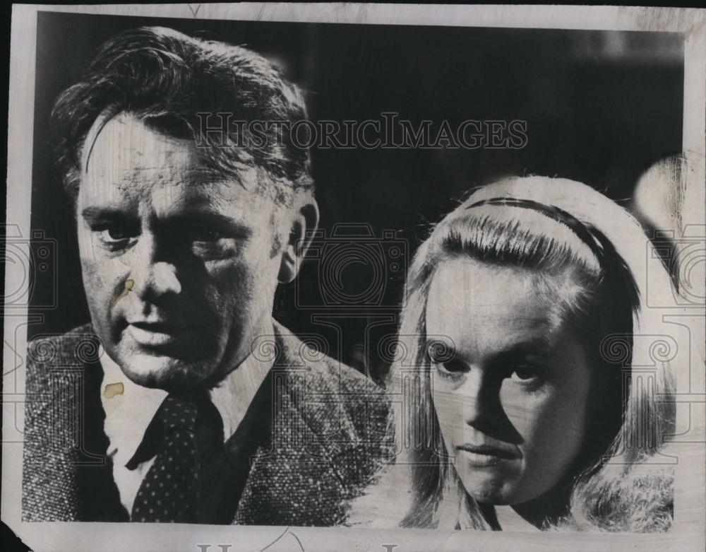 1966 Press Photo Richard Burton & Sandy Dennis "Whos Afraid of Virginia Woolf?" - Historic Images