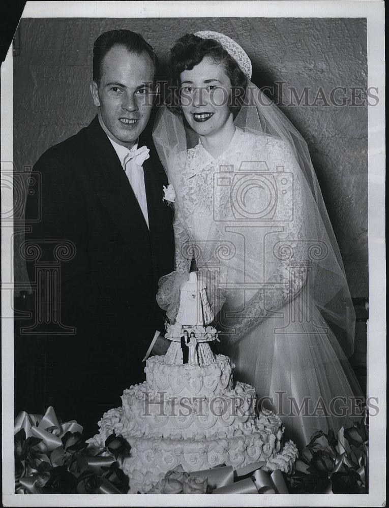 1953 Press Photo Mrand Mrs John McGrath, daughter of Police Frank Pierce - Historic Images