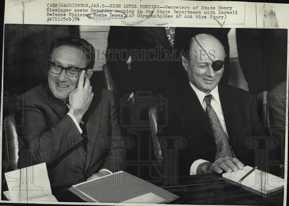 1974 Press Photo Henry Kissinger and Israeli DM Moshe Dayn - RSL08403 - Historic Images