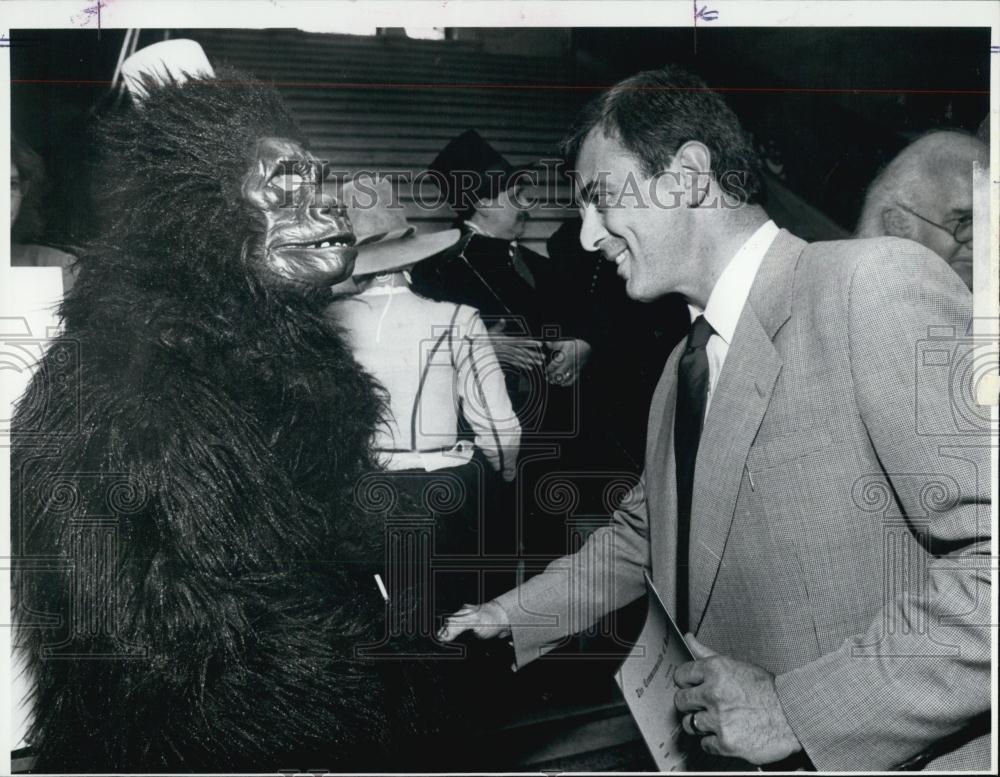 1991 Press Photo MA Governor Paul Cellucci Celebrate Tourism At State House - Historic Images