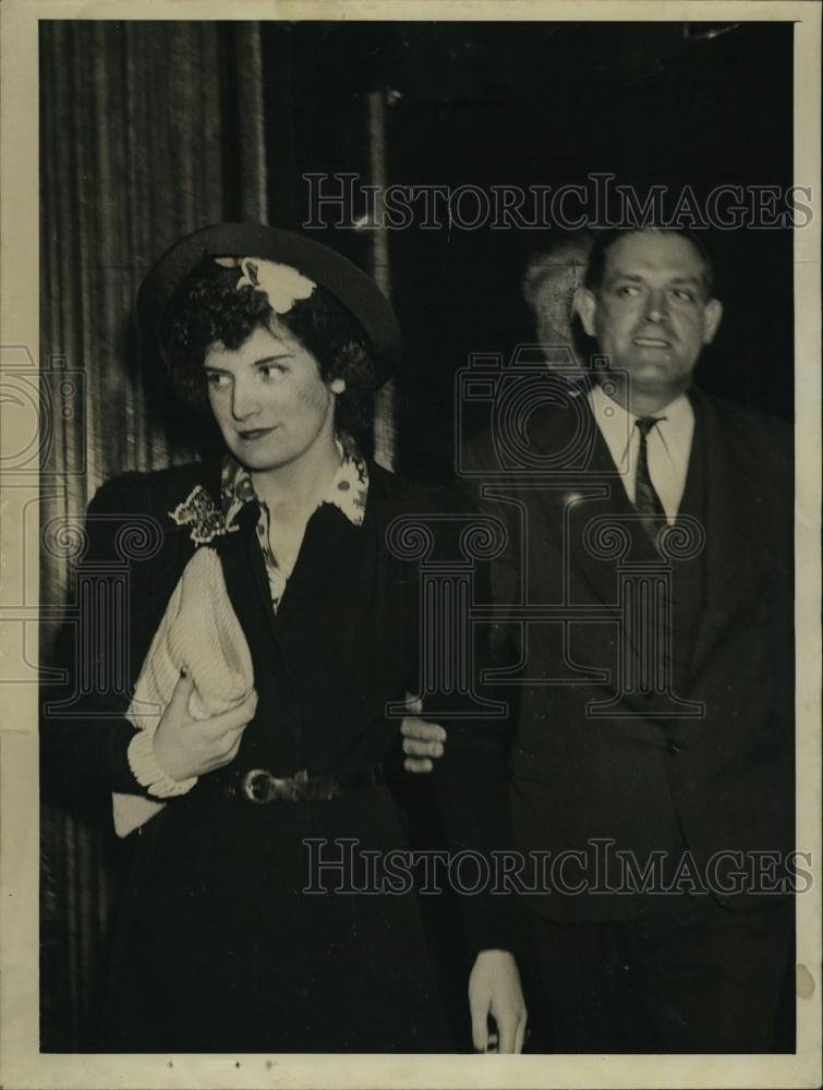 1942 Press Photo Helena Welch trying to inherit John Donovan estate - RSL43289 - Historic Images