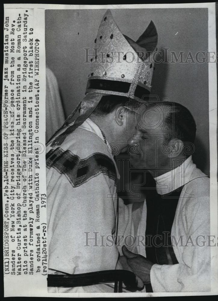 1973 Press Photo John Sanders &amp; Most Rev Walter Curtis Bishop Bridgeport, Conn - Historic Images