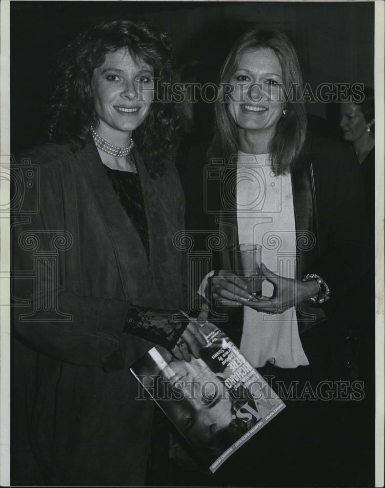 1986 Press Photo Actress Kate Capshaw, feminist Gloria Steinam - RSL80657 - Historic Images