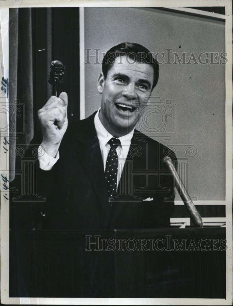 1958 Press Photo Bert Parks stars in "Bid 'n' Buy" - RSL78477 - Historic Images
