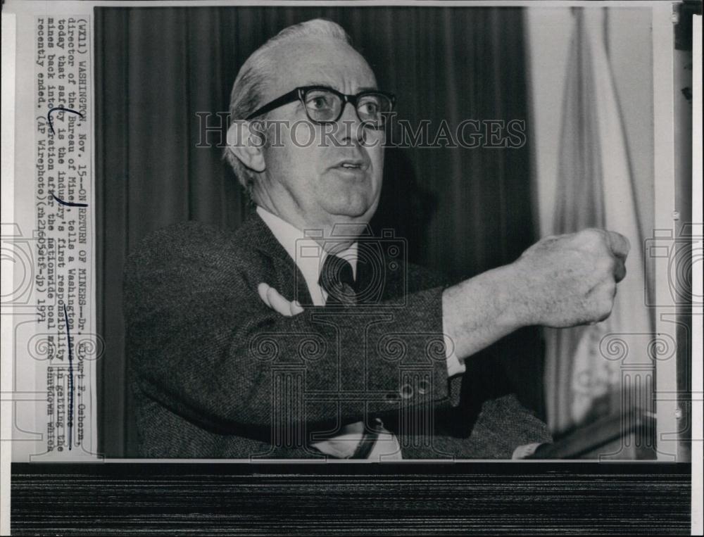 1971 Press Photo Dr Elburt FOsborn, Dirof Bureau of Mines in Washington - Historic Images