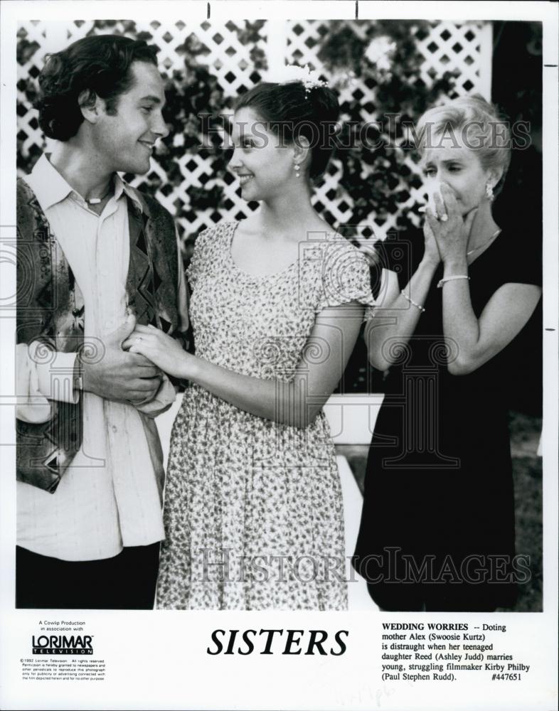 1992 Press Photo Actress Swoosie Kurtz &amp; Ashley Judd In &quot;Sisters&quot; - RSL60799 - Historic Images