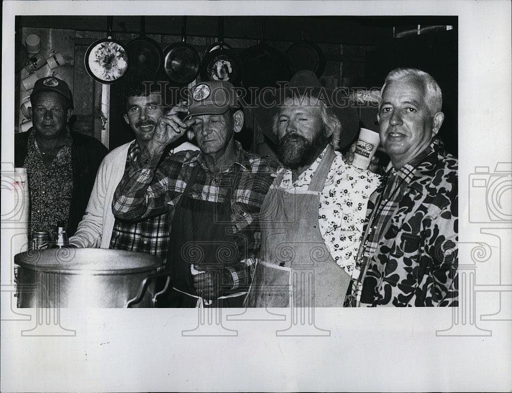 1979 Press Photo Guest of Honor Tom Vern greets some of his friends - RSL96903 - Historic Images