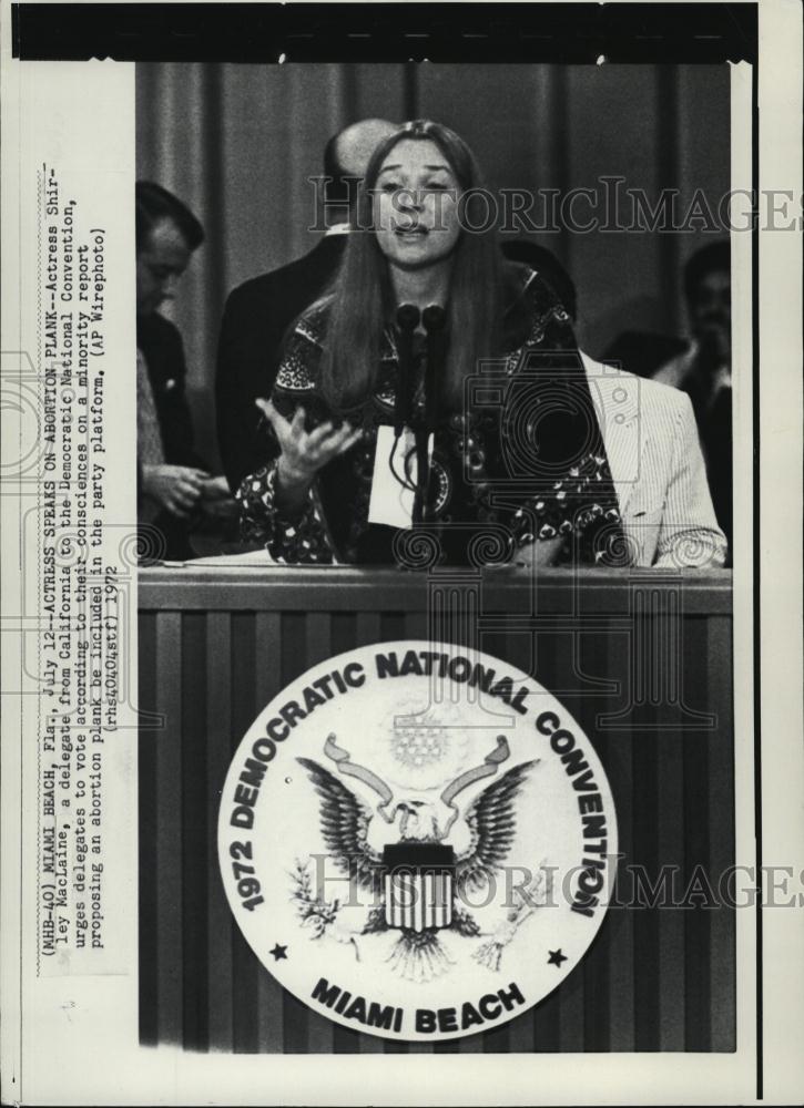 1972 Press Photo Actress Shirley MacLaine California delegate Democratic - Historic Images