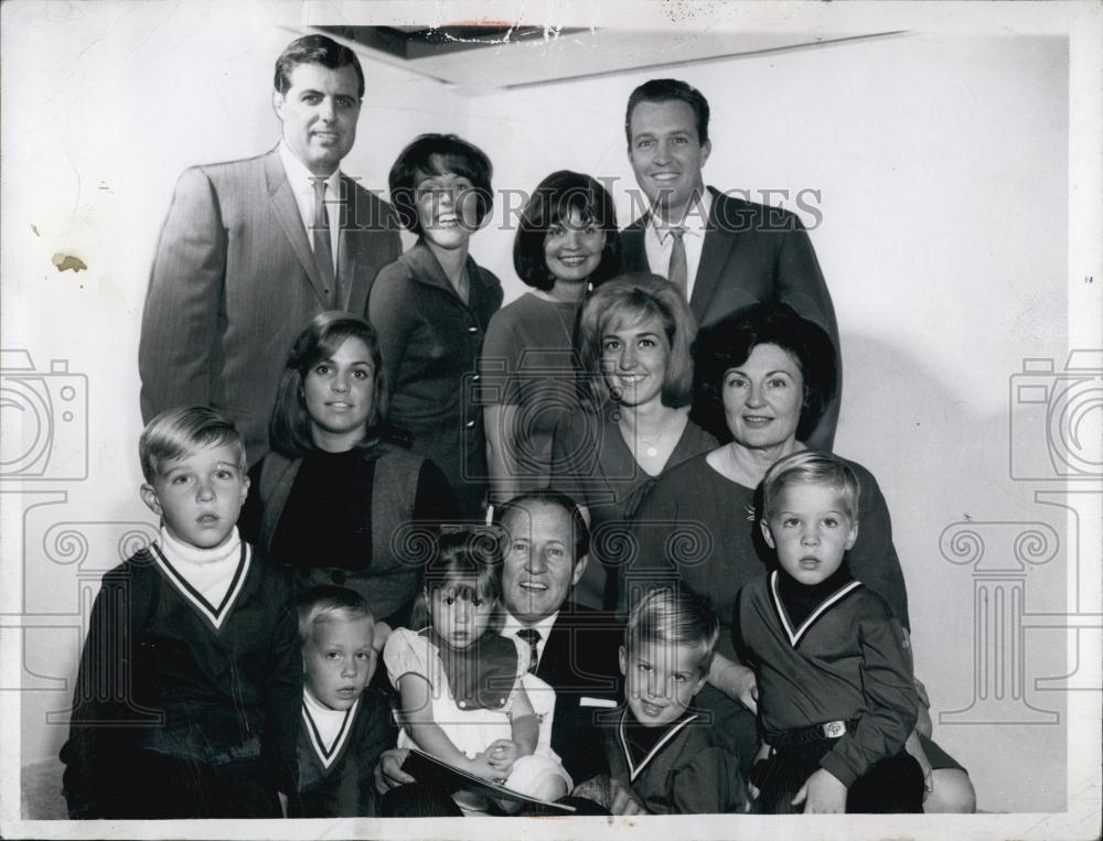 1965 Press Photo Entertainer Art Linkletter &amp; his entire family - RSL00151 - Historic Images