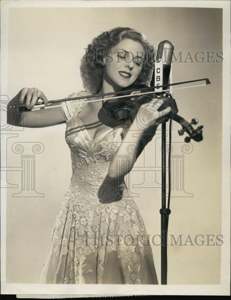 1946 Press Photo Evelyn &quot;Hour of Charm&quot; - RSL60451 - Historic Images