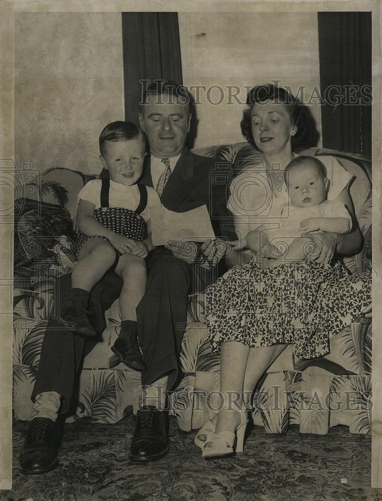 1951 Press Photo Boston Chief of Police Thomas J Maguire and his family - Historic Images