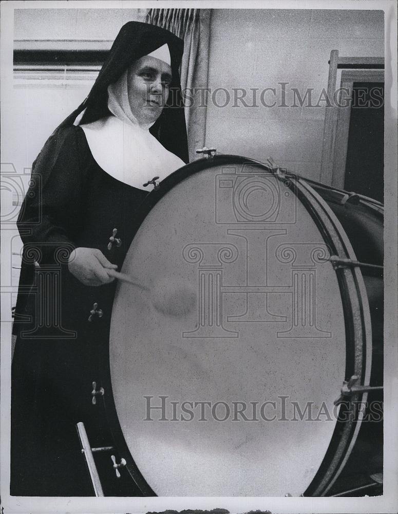 1967 Press Photo Sister Anna Vincent handles the big base drum rehearsing - Historic Images