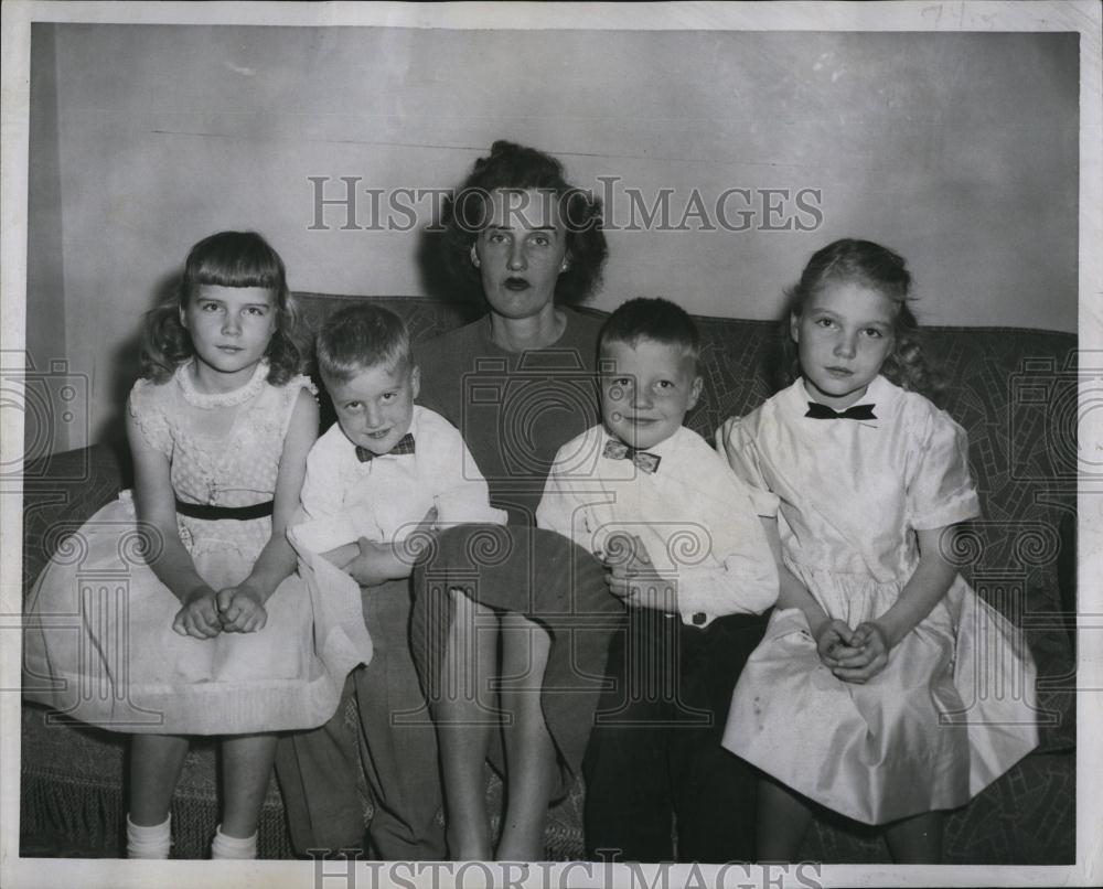 1956 Press Photo Family of Fallen Trooper Robert MacDougal - RSL87425 - Historic Images