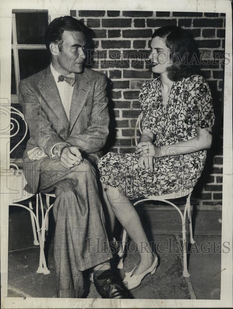 1942 Press Photo Mr and Mrs Grafton Fay of Newton - RSL45293 - Historic Images