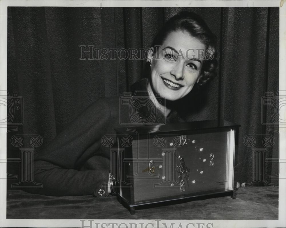 1956 Press Photo Glyn Braintree &amp; a new electrick clock - RSL06819 - Historic Images