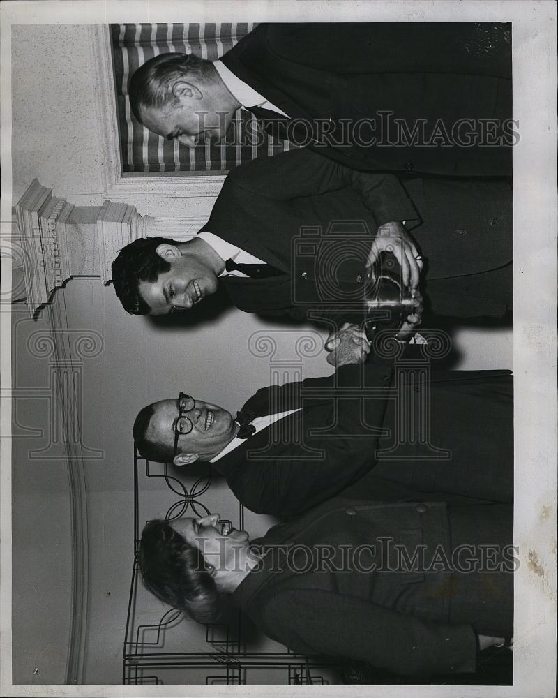 1959 Press Photo Edward Vezina,winner of Norton Boston Art Festival Window - Historic Images