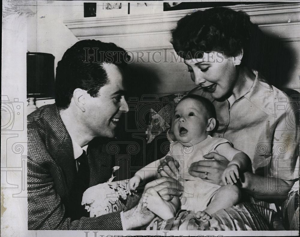 1950 Press Photo Larry Parks, Betty Garrett Parks, and Baby, Garrett Christopher - Historic Images