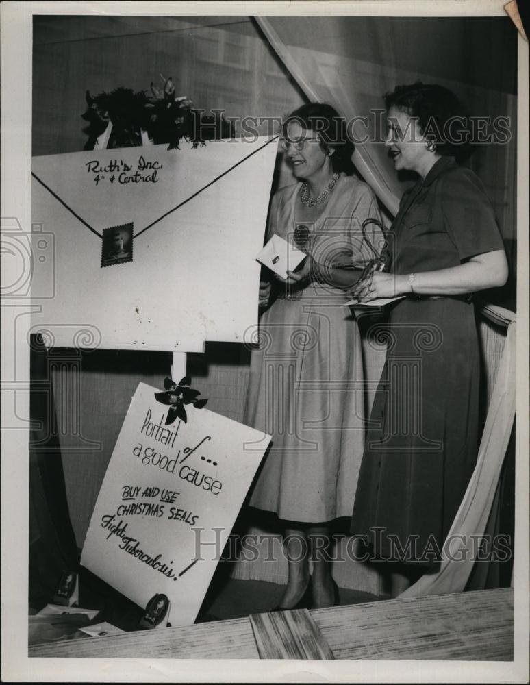 Press Photo Mrs Richard Reeser &amp; Mrs WB Estes for Christmas Seals - RSL94397 - Historic Images