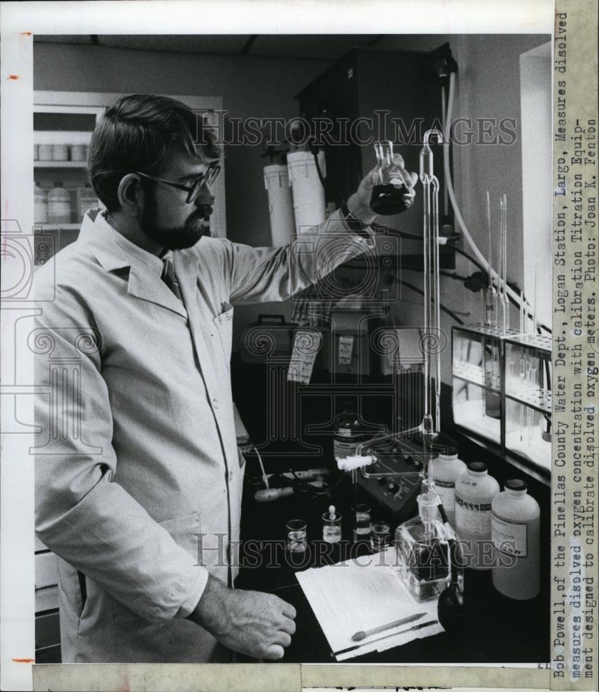 1986 Press Photo Piellas country Chemist Robert Powell measures dissolved oxygen - Historic Images