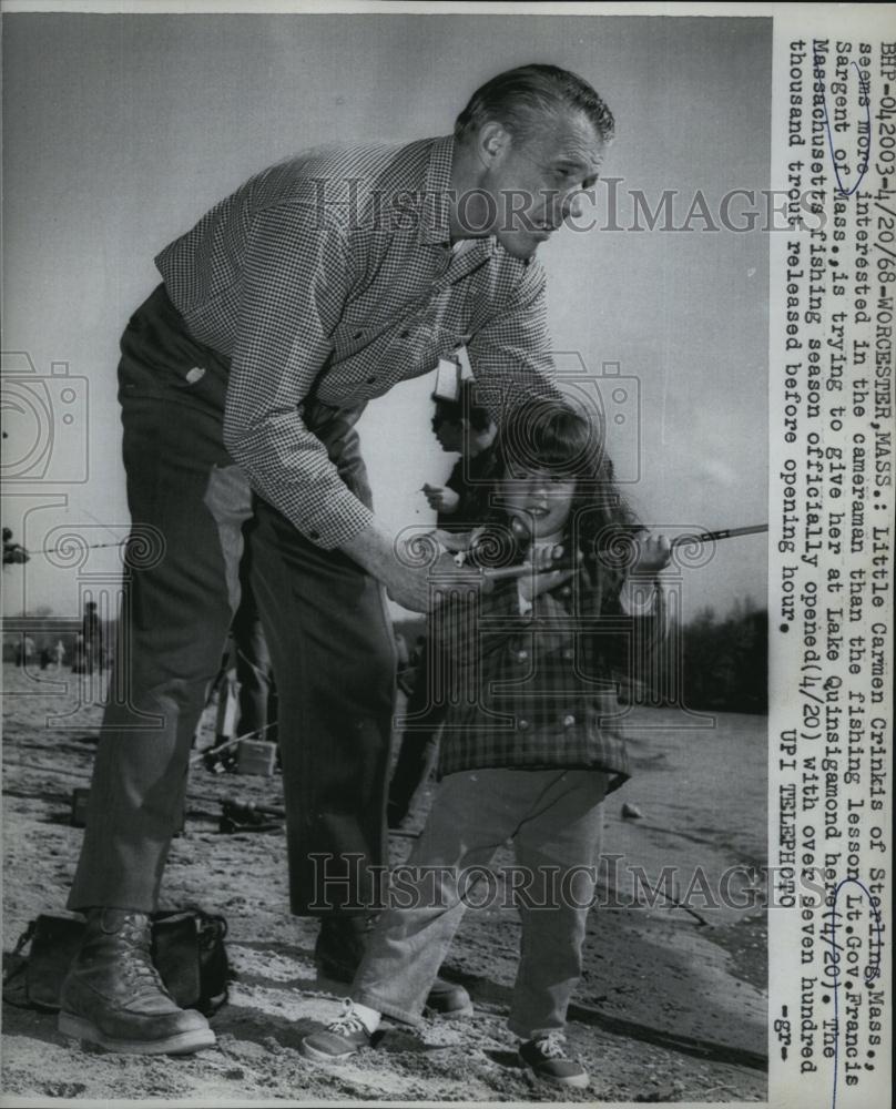 1968 Press Photo Carmen Crinkis &amp; Mass Lt Gov Francis sargent hunting - Historic Images