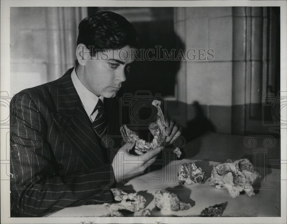 1951 Press Photo South African Paleontologist J T Robinson At London Museum - Historic Images